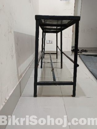 লোহার বেঞ্চ